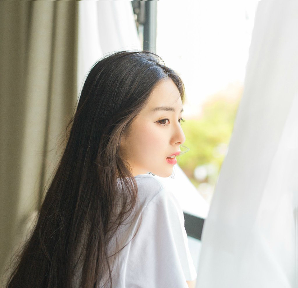 打开记忆的匣子，那温暖的画面依旧停留在那段美好的时光。我们牵手上学，我们高唱歌曲，我们笑颜如花……真的很感谢，感谢在生命最青春的那段时光里，让我遇见了你，遇见你的美好，遇见你的包容，遇见我们最纯粹的友谊！
